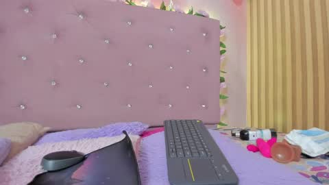 Snapshot of violet__taylor_ chatting on June 8, 2026, 2:23 am violet__taylor_ online show from June 8, 2026, 2:23 am
