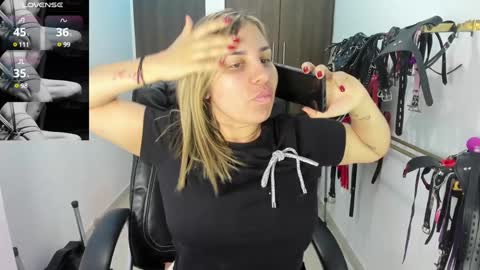 Snapshot of violet_bdsmx chatting on December 25, 2024, 9:54 pm Kim online show from December 25, 2024, 9:54 pm