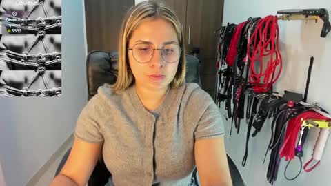 Snapshot of violet_bdsmx chatting on January 4, 2025, 8:27 pm Kim online show from January 4, 2025, 8:27 pm