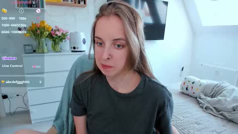 Violet online show from March 30, 2026, 1:23 pm