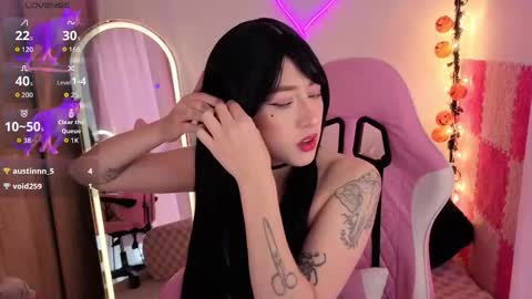 violet online show from November 16, 2025, 7:08 pm