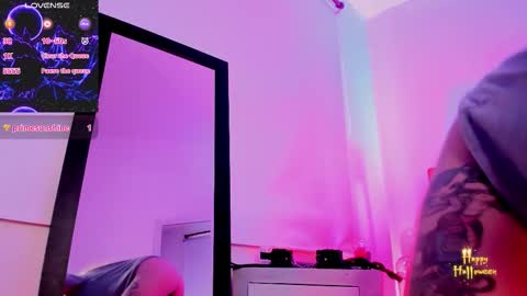 Snapshot of violet_jonesss chatting on October 14, 2025, 3:24 pm Violet Jones online show from October 14, 2025, 3:24 pm