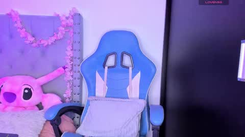 Snapshot of violet_rost chatting on September 12, 2025, 1:33 pm  Violet  online show from September 12, 2025, 1:33 pm