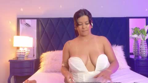 Snapshot of violet_saunders chatting on June 4, 2026, 8:15 pm Violet online show from June 4, 2026, 8:15 pm