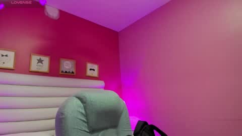 violet_sinclair online show from April 21, 2026, 11:27 am