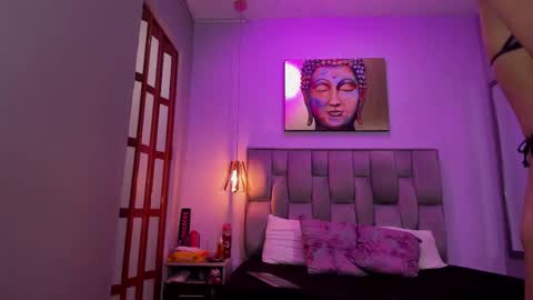 violet_storm_ online show from December 15, 2025, 10:25 pm