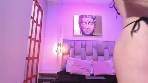 violet_storm_ online show from December 19, 2025, 5:25 am