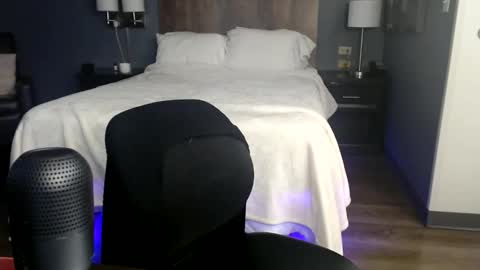 violet_winter97 online show from March 16, 2026, 6:45 pm