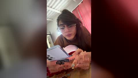 Snapshot of violeta_foxz chatting on May 16, 2026, 5:56 pm Violeta online show from May 16, 2026, 5:56 pm