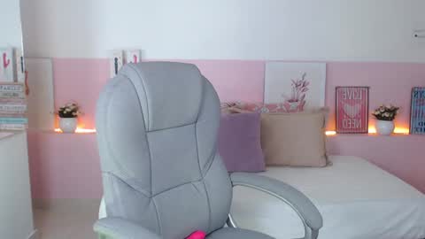 Violeta leon online show from February 11, 2025, 6:19 am