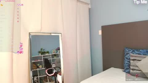 Violeta leon online show from October 17, 2025, 4:04 am