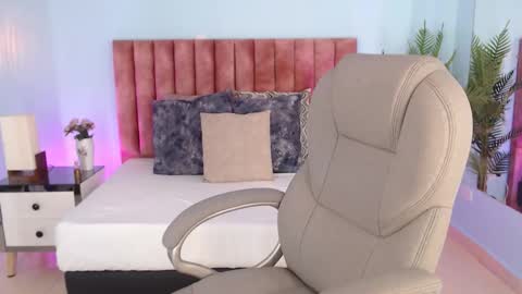 Violeta leon online show from March 3, 2026, 3:12 am