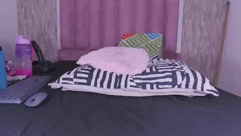 Snapshot of violeta_london chatting on September 9, 2025, 11:54 am violeta london online show from September 9, 2025, 11:54 am
