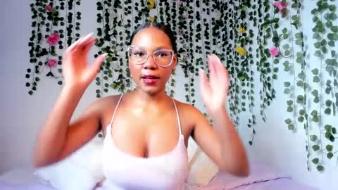 Snapshot of violeta_milleer chatting on February 13, 2025, 5:44 pm Violeta online show from February 13, 2025, 5:44 pm