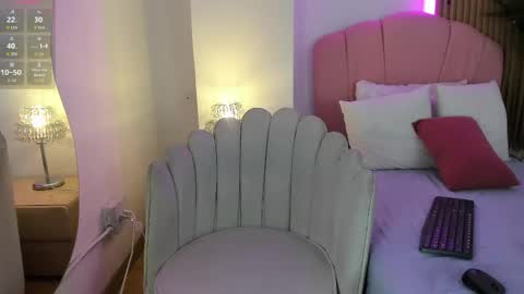Snapshot of violeta_sannz chatting on May 11, 2026, 2:45 pm violeta_sannz online show from May 11, 2026, 2:45 pm