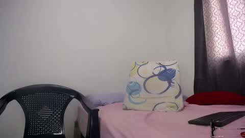 VIOLETA SORACHI  online show from December 3, 2025, 3:21 pm