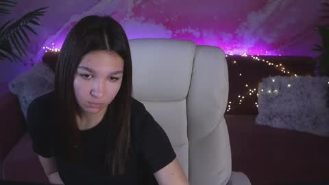 Snapshot of violetastarr chatting on April 9, 2026, 6:02 am violetastarr online show from April 9, 2026, 6:02 am