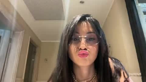 violetavyolet online show from May 6, 2026, 6:46 pm