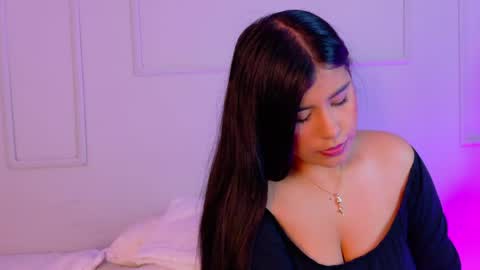 Snapshot of violetbloomm chatting on May 18, 2026, 1:17 pm Violet online show from May 18, 2026, 1:17 pm