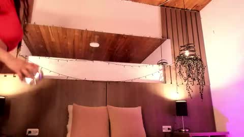 Violet online show from December 3, 2025, 12:36 pm