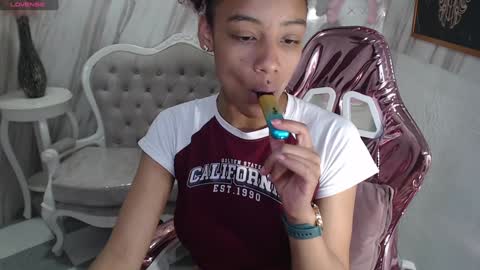Snapshot of violeth_b chatting on January 3, 2025, 3:44 pm violeth_b online show from January 3, 2025, 3:44 pm