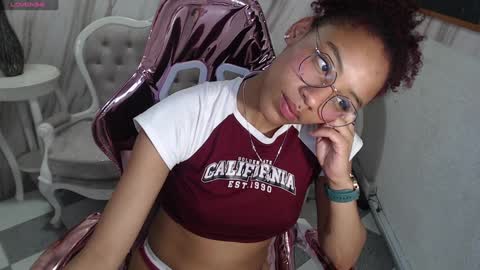 Snapshot of violeth_b chatting on January 3, 2025, 6:46 pm violeth_b online show from January 3, 2025, 6:46 pm