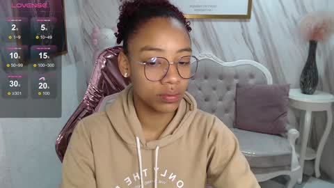 Snapshot of violeth_b chatting on January 14, 2025, 12:45 pm violeth_b online show from January 14, 2025, 12:45 pm
