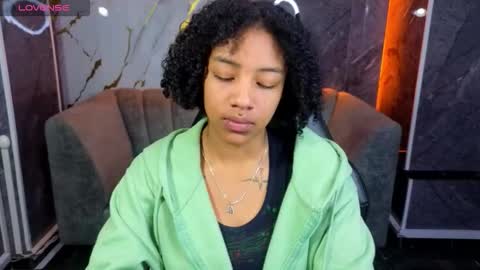 violeth_b online show from November 7, 2025, 1:33 pm