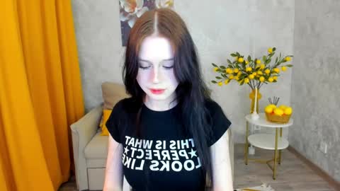 violetharmee online show from April 7, 2026, 11:54 am