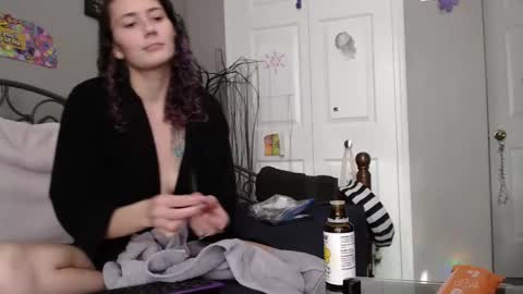 Snapshot of violethooper chatting on January 14, 2025, 5:12 pm Violet Hooper online show from January 14, 2025, 5:12 pm