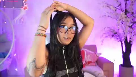 violetjonesx online show from July 24, 2026, 11:41 am