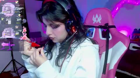   online show from October 14, 2025, 7:47 pm