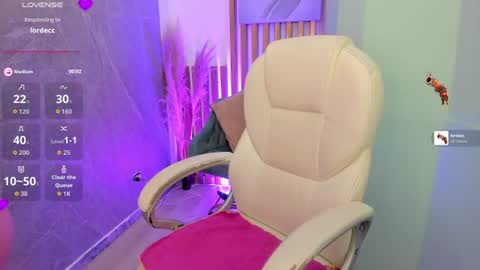 Snapshot of violetsky1_ chatting on July 2, 2026, 5:24 am VioletSky online show from July 2, 2026, 5:24 am