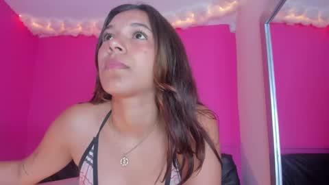 violett_24_ online show from February 25, 2025, 3:27 pm