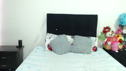 Snapshot of violett_flowers chatting on February 6, 2025, 6:46 pm violeta  online show from February 6, 2025, 6:46 pm