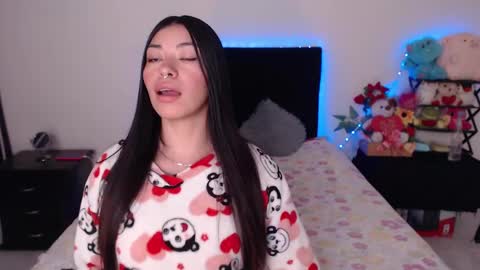 Snapshot of violett_flowers chatting on March 11, 2025, 10:53 pm violeta  online show from March 11, 2025, 10:53 pm