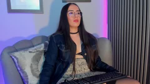  VIOLETT online show from November 30, 2025, 10:03 pm