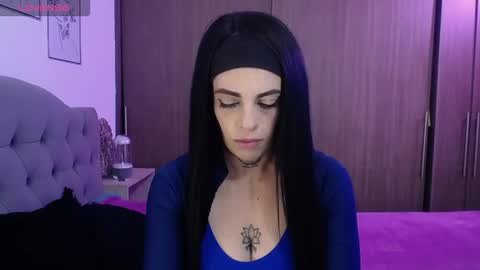 violett  Independent model online show from March 5, 2026, 11:45 pm