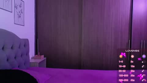 violett  Independent model online show from March 9, 2026, 4:27 am