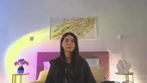 violetta_finch online show from June 10, 2026, 2:05 pm