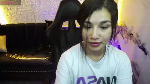Snapshot of violetta_jhonson_v chatting on June 25, 2026, 3:39 am Violetta online show from June 25, 2026, 3:39 am
