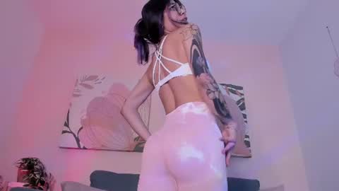 Snapshot of violetta_nur chatting on June 25, 2026, 5:28 pm Violetta nur online show from June 25, 2026, 5:28 pm