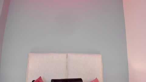 Snapshot of violetta_queeen chatting on April 2, 2026, 11:19 am violetta_queeen online show from April 2, 2026, 11:19 am