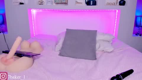 Snapshot of violettabaker1 chatting on February 4, 2025, 1:45 am ViolettaBaker online show from February 4, 2025, 1:45 am