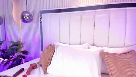 violettacolinss online show from March 14, 2026, 11:37 am