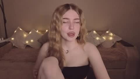 ViolettaOtis online show from March 25, 2026, 4:35 pm