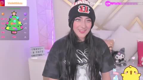Snapshot of violettbloss chatting on December 19, 2024, 10:42 pm Violeta  online show from December 19, 2024, 10:42 pm