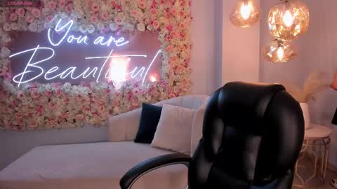 Snapshot of violettcastel chatting on September 24, 2025, 6:55 pm Violett Castel online show from September 24, 2025, 6:55 pm