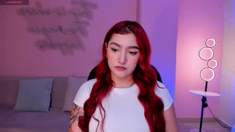 Snapshot of violettcastel chatting on October 7, 2025, 7:11 pm Violett Castel online show from October 7, 2025, 7:11 pm