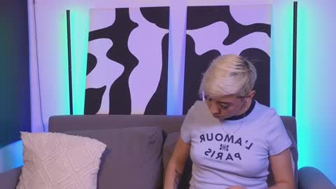 Violet online show from December 27, 2024, 4:04 am